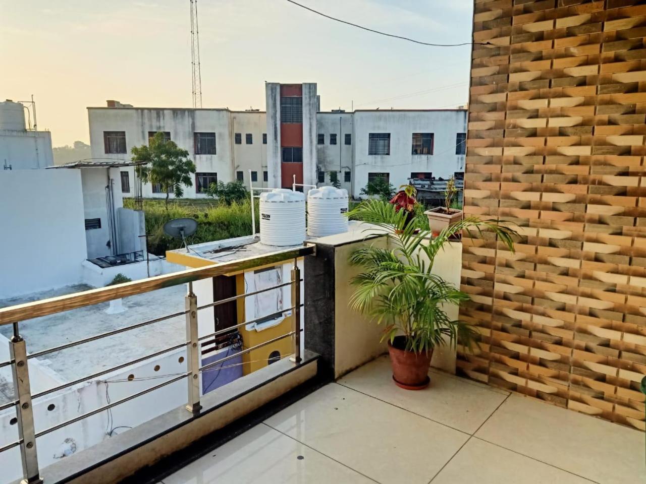 Bhavya Homestay Garudeshwar ภายนอก รูปภาพ