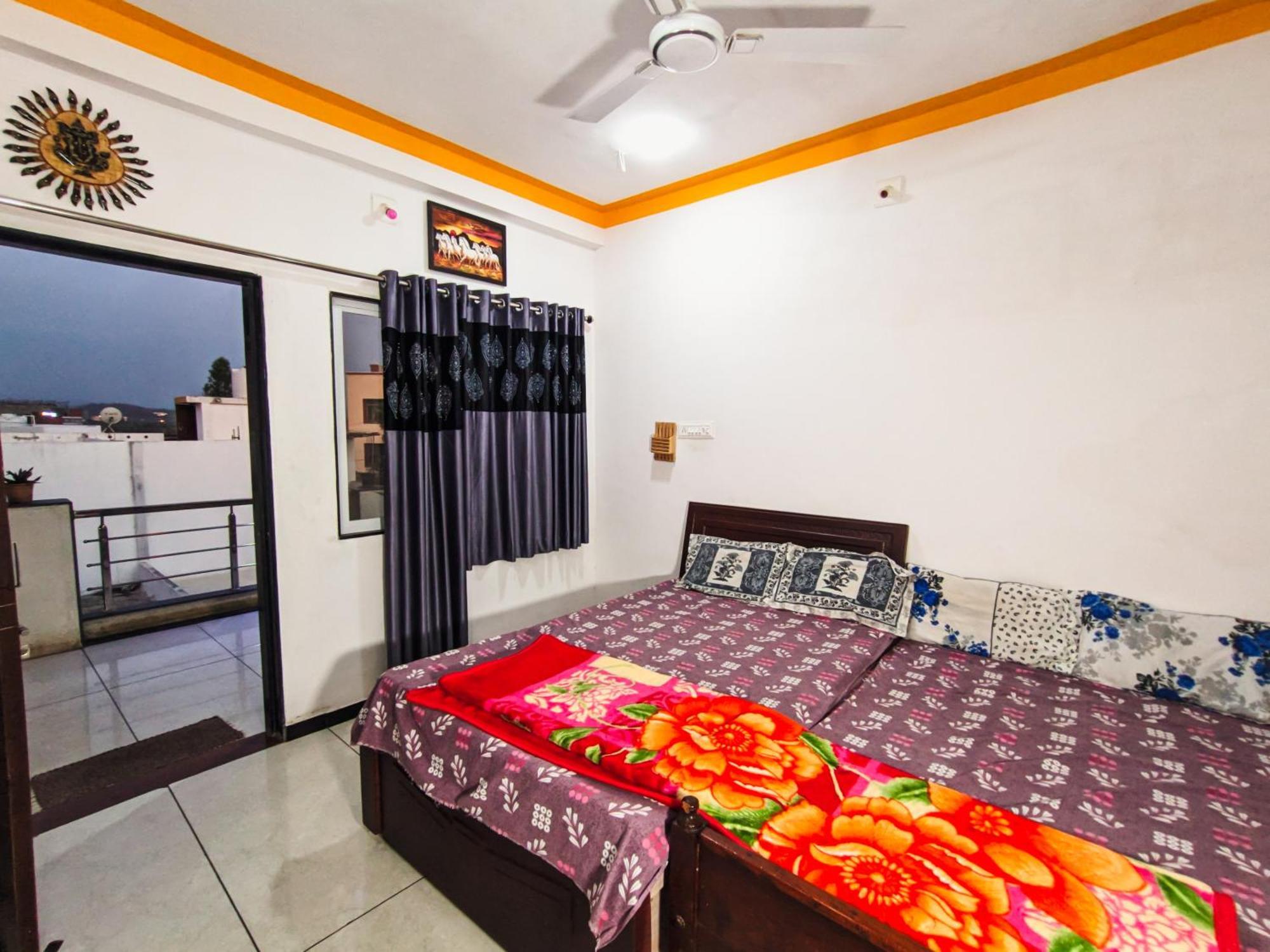 Bhavya Homestay Garudeshwar ภายนอก รูปภาพ