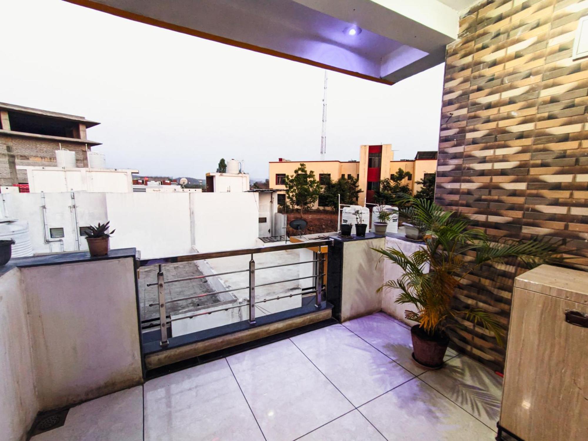 Bhavya Homestay Garudeshwar ภายนอก รูปภาพ